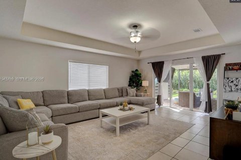 Casa en venta en Miami, Florida, 3 dormitorios, 253.34 m2 № 2002101 - foto 15