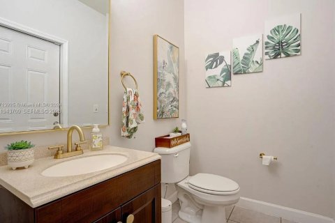 Casa en venta en Miami, Florida, 3 dormitorios, 253.34 m2 № 2002101 - foto 24
