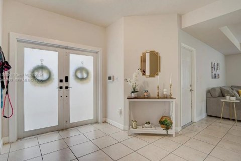 Casa en venta en Miami, Florida, 3 dormitorios, 253.34 m2 № 2002101 - foto 25