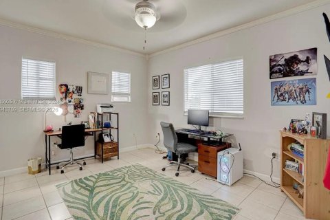 Casa en venta en Miami, Florida, 3 dormitorios, 253.34 m2 № 2002101 - foto 28