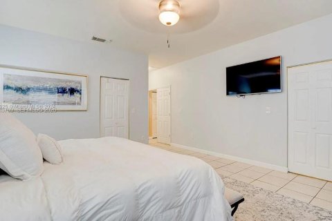 Casa en venta en Miami, Florida, 3 dormitorios, 253.34 m2 № 2002101 - foto 14