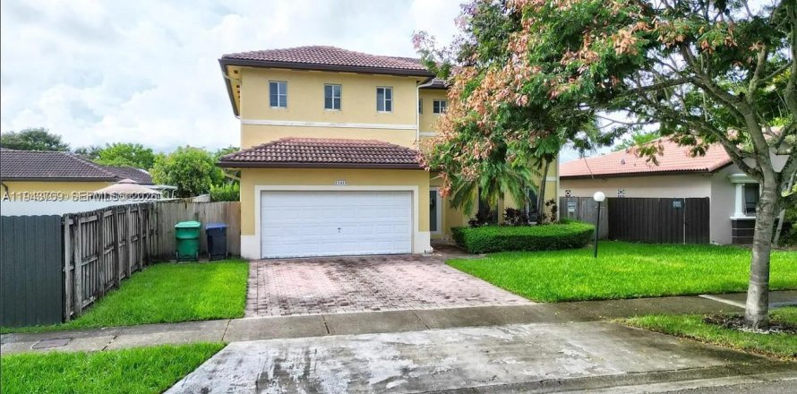 Casa en Miami, Florida 3 dormitorios, 253.34 m2 № 2002101