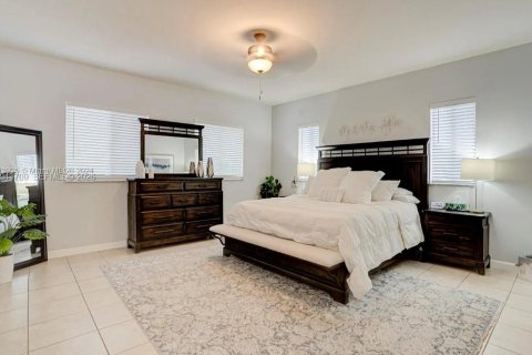 Casa en venta en Miami, Florida, 3 dormitorios, 253.34 m2 № 2002101 - foto 30
