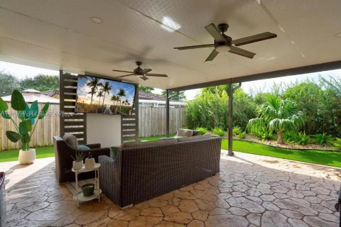 Casa en venta en Miami, Florida, 3 dormitorios, 253.34 m2 № 2002101 - foto 8