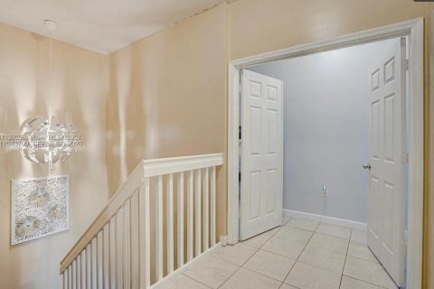 Casa en venta en Miami, Florida, 3 dormitorios, 253.34 m2 № 2002101 - foto 29