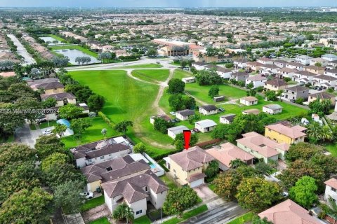 Casa en venta en Miami, Florida, 3 dormitorios, 253.34 m2 № 2002101 - foto 6