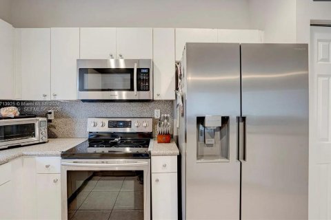 Casa en venta en Miami, Florida, 3 dormitorios, 253.34 m2 № 2002101 - foto 20