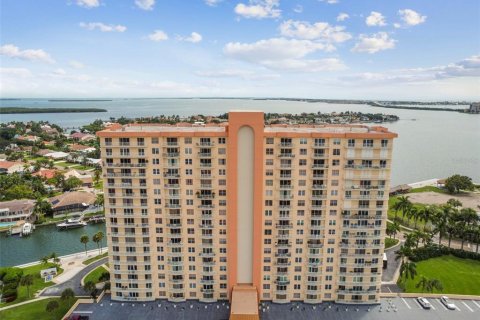 Copropriété à louer à Saint Petersburg, Floride: 2 chambres, 103.12 m2 № 1688114 - photo 1