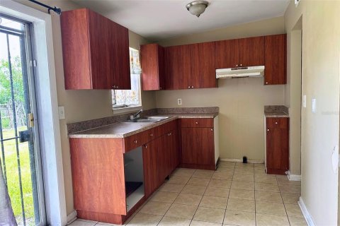 House in Tampa, Florida 3 bedrooms, 82.5 sq.m. № 1810882 - photo 8