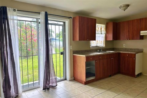 House in Tampa, Florida 3 bedrooms, 82.5 sq.m. № 1810882 - photo 7