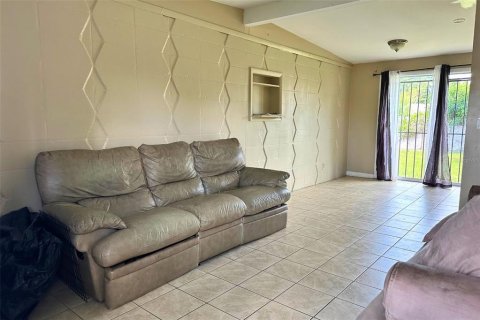 House in Tampa, Florida 3 bedrooms, 82.5 sq.m. № 1810882 - photo 5