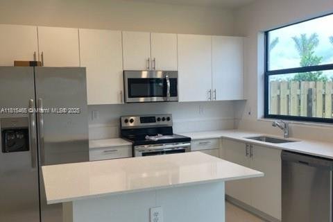 House in Homestead, Florida 3 bedrooms, 123.37 sq.m. № 1938076 - photo 4