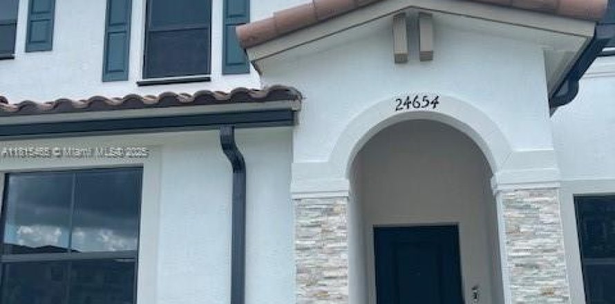 House in Homestead, Florida 3 bedrooms, 123.37 sq.m. № 1938076