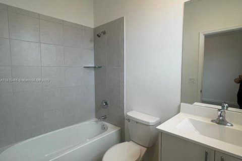 House in Homestead, Florida 3 bedrooms, 123.37 sq.m. № 1938076 - photo 12