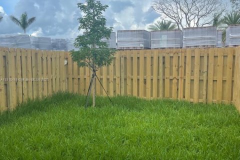 House in Homestead, Florida 3 bedrooms, 123.37 sq.m. № 1938076 - photo 15