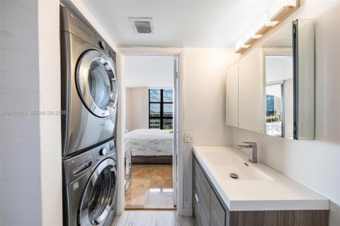 Купить кондоминиум в Майами, Флорида 2 спальни, 117.8м2, № 2430099 - фото 13