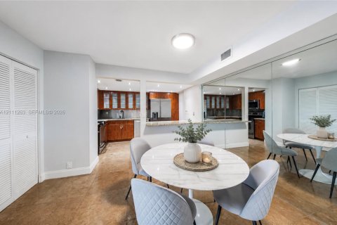 Купить кондоминиум в Майами, Флорида 2 спальни, 117.8м2, № 2430099 - фото 6