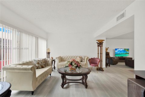 Copropriété à vendre à Miami, Floride: 3 chambres, 171.87 m2 № 2084821 - photo 5