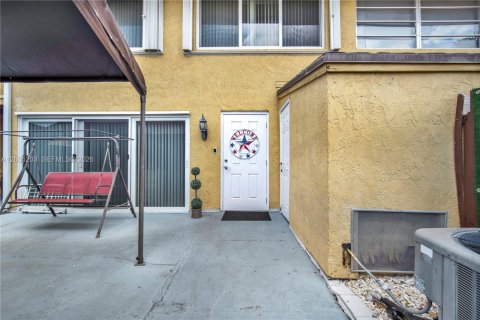 Copropriété à vendre à Miami, Floride: 3 chambres, 171.87 m2 № 2084821 - photo 2