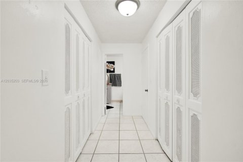 Copropriété à vendre à Miami, Floride: 3 chambres, 171.87 m2 № 2084821 - photo 15