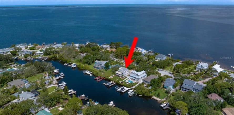 House in Holiday, Florida 3 bedrooms, 252.97 sq.m. № 1816581