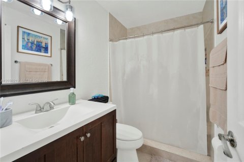 Touwnhouse à vendre à Miami, Floride: 2 chambres, 94.76 m2 № 2084276 - photo 15
