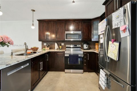 Touwnhouse à vendre à Miami, Floride: 2 chambres, 94.76 m2 № 2084276 - photo 9