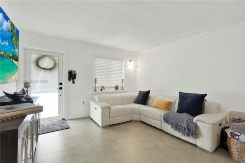 Touwnhouse à vendre à Miami, Floride: 2 chambres, 94.76 m2 № 2084276 - photo 4