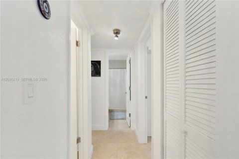 Touwnhouse à vendre à Miami, Floride: 2 chambres, 94.76 m2 № 2084276 - photo 11