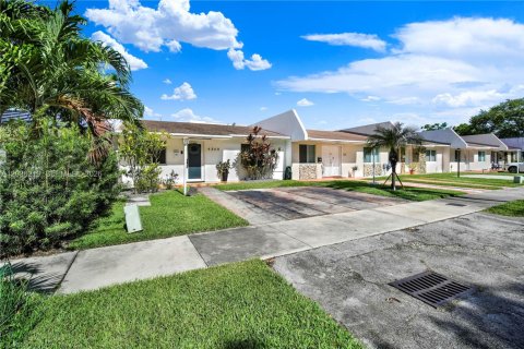 Touwnhouse à vendre à Miami, Floride: 2 chambres, 94.76 m2 № 2084276 - photo 21