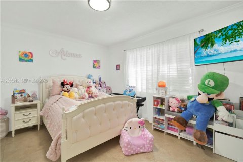 Touwnhouse à vendre à Miami, Floride: 2 chambres, 94.76 m2 № 2084276 - photo 13