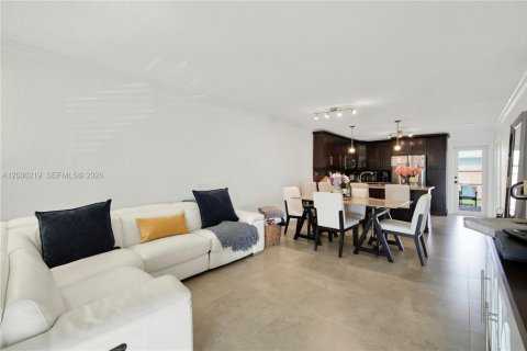 Touwnhouse à vendre à Miami, Floride: 2 chambres, 94.76 m2 № 2084276 - photo 3