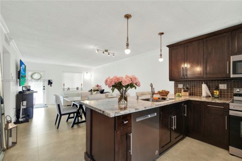 Touwnhouse à vendre à Miami, Floride: 2 chambres, 94.76 m2 № 2084276 - photo 2