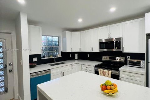 Condominio en venta en Lighthouse Point, Florida, 2 dormitorios, 92.9 m2 № 1979354 - foto 1