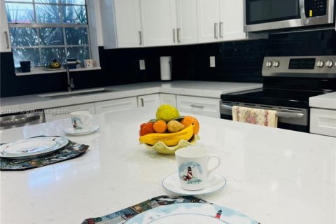 Condominio en venta en Lighthouse Point, Florida, 2 dormitorios, 92.9 m2 № 1979354 - foto 2