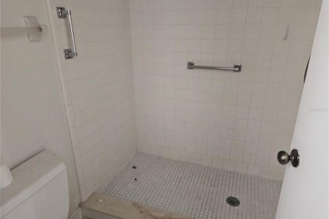 Villa ou maison à vendre à Kissimmee, Floride: 2 chambres, 96.43 m2 № 2223132 - photo 23