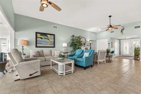 House in Ellenton, Florida 3 bedrooms, 308.71 sq.m. № 2215631 - photo 15