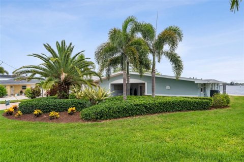 House in Ellenton, Florida 3 bedrooms, 308.71 sq.m. № 2215631 - photo 4