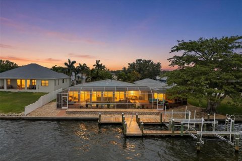 House in Ellenton, Florida 3 bedrooms, 308.71 sq.m. № 2215631 - photo 2