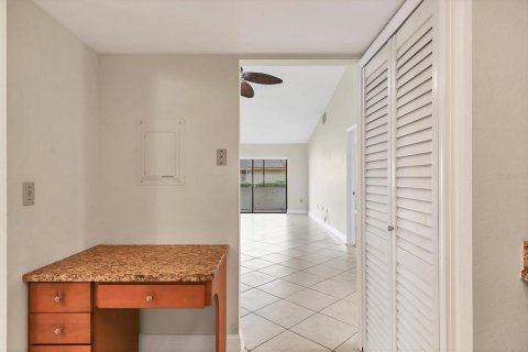 Condo in Sarasota, Florida, 2 bedrooms  № 1562349 - photo 3