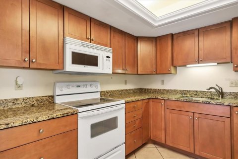 Condo in Sarasota, Florida, 2 bedrooms  № 1562349 - photo 2