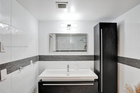 Condominio en venta en Hollywood, Florida, 2 dormitorios, 227.05 m2 № 1973288 - foto 28