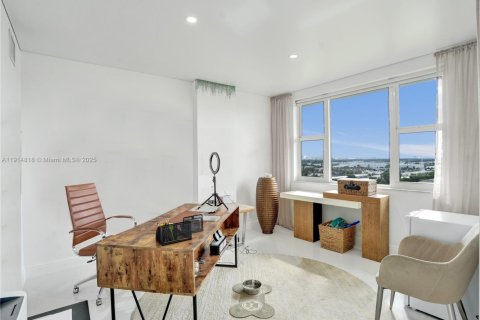 Condominio en venta en Hollywood, Florida, 2 dormitorios, 227.05 m2 № 1973288 - foto 15