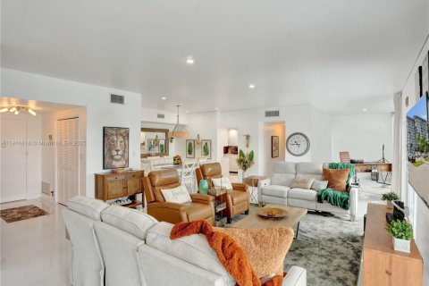 Condominio en venta en Hollywood, Florida, 2 dormitorios, 227.05 m2 № 1973288 - foto 6
