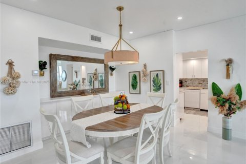 Condominio en venta en Hollywood, Florida, 2 dormitorios, 227.05 m2 № 1973288 - foto 8