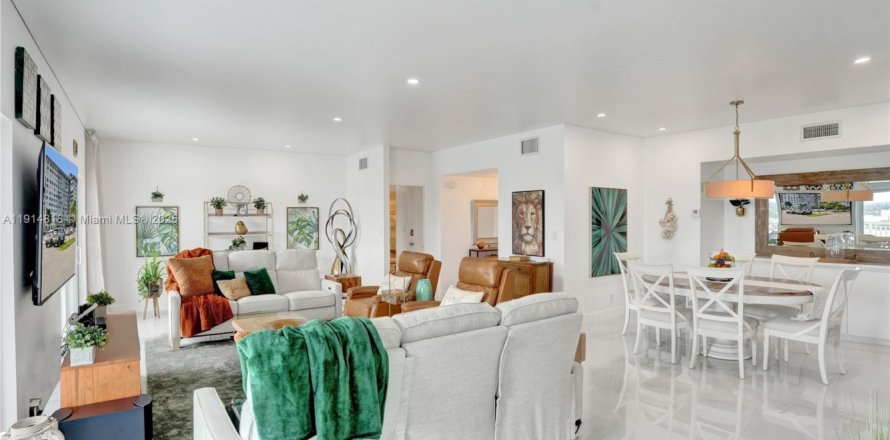 Condominio en Hollywood, Florida, 2 dormitorios  № 1973288