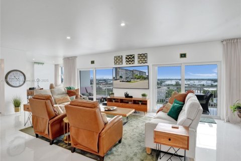 Condominio en venta en Hollywood, Florida, 2 dormitorios, 227.05 m2 № 1973288 - foto 5