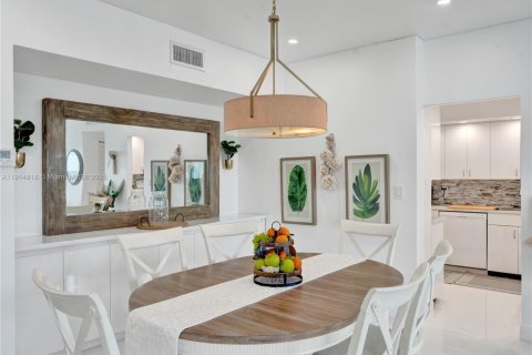 Condominio en venta en Hollywood, Florida, 2 dormitorios, 227.05 m2 № 1973288 - foto 9