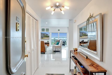 Condominio en venta en Hollywood, Florida, 2 dormitorios, 227.05 m2 № 1973288 - foto 4