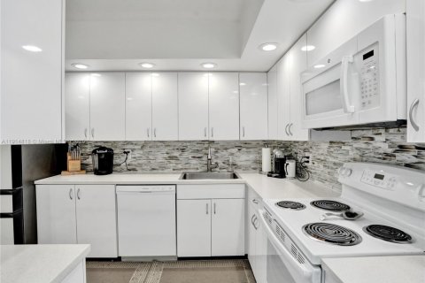 Condominio en venta en Hollywood, Florida, 2 dormitorios, 227.05 m2 № 1973288 - foto 12